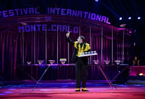 38e FESTIVAL INTERNATIONAL DU CIRQUE DE MONTE CARLO 2014 PLATE SPINNING ACT plate spinning pictures
